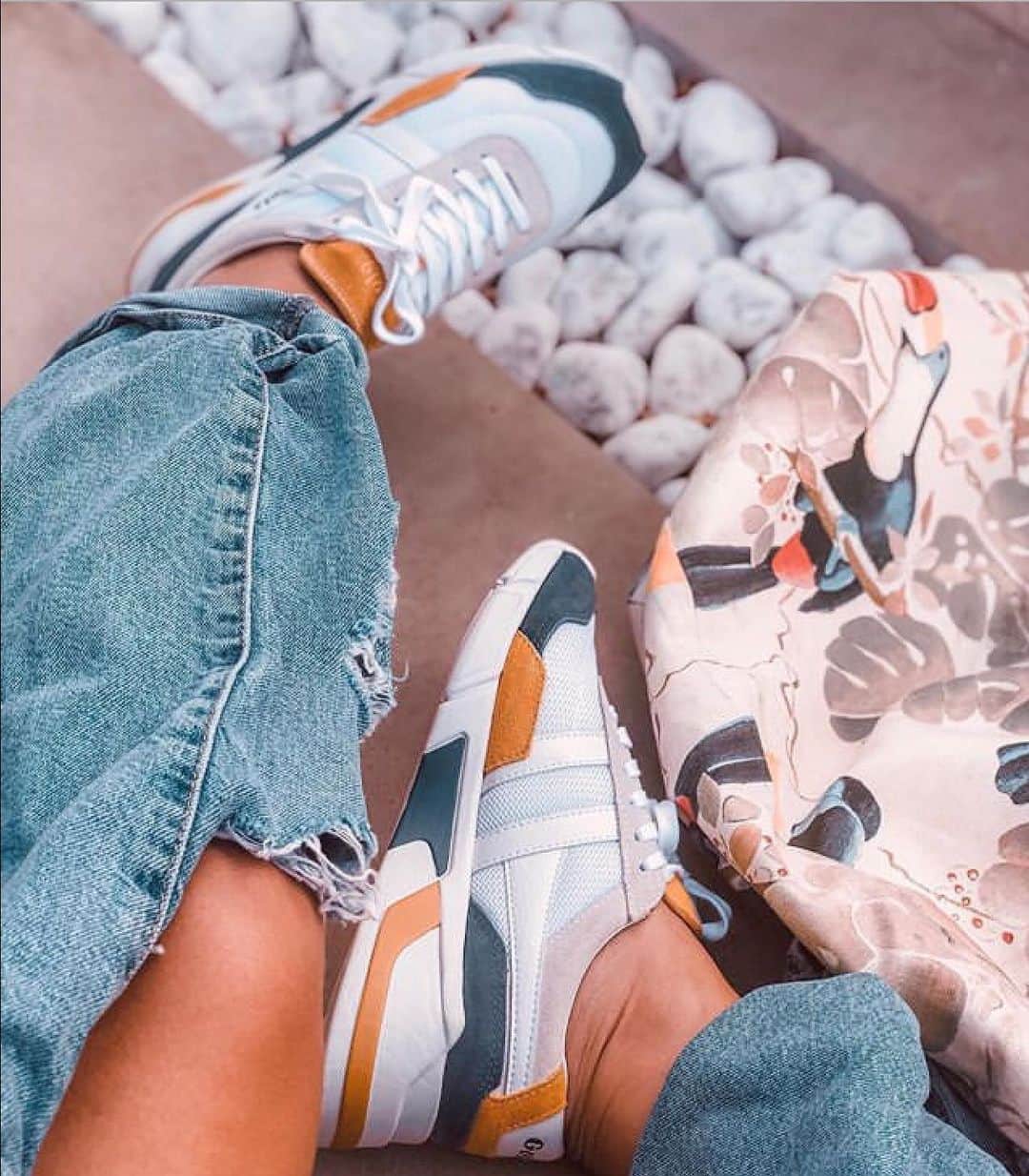 のインスタグラム：「Up, close and personal with the Eclipse trainer 👌🏽📸: @_littleflow #golaclassics #chicksinkicks」