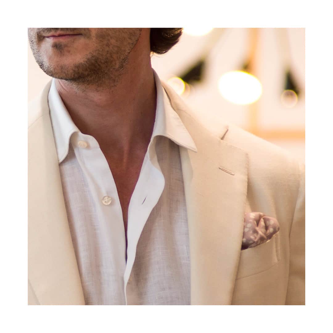 のインスタグラム：「Where is my spritz?  #CarusoGentleman #Effortless」