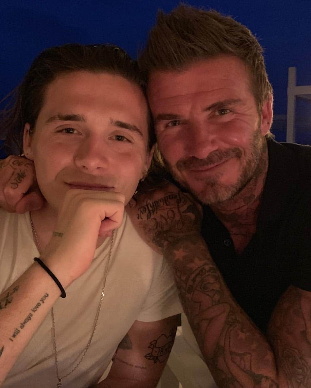 ヴィクトリアベッカムさんのインスタグラム写真 - (ヴィクトリアベッカムInstagram)「Kisses @davidbeckham @brooklynbeckham X 🇮🇹」8月7日 1時13分 - victoriabeckham