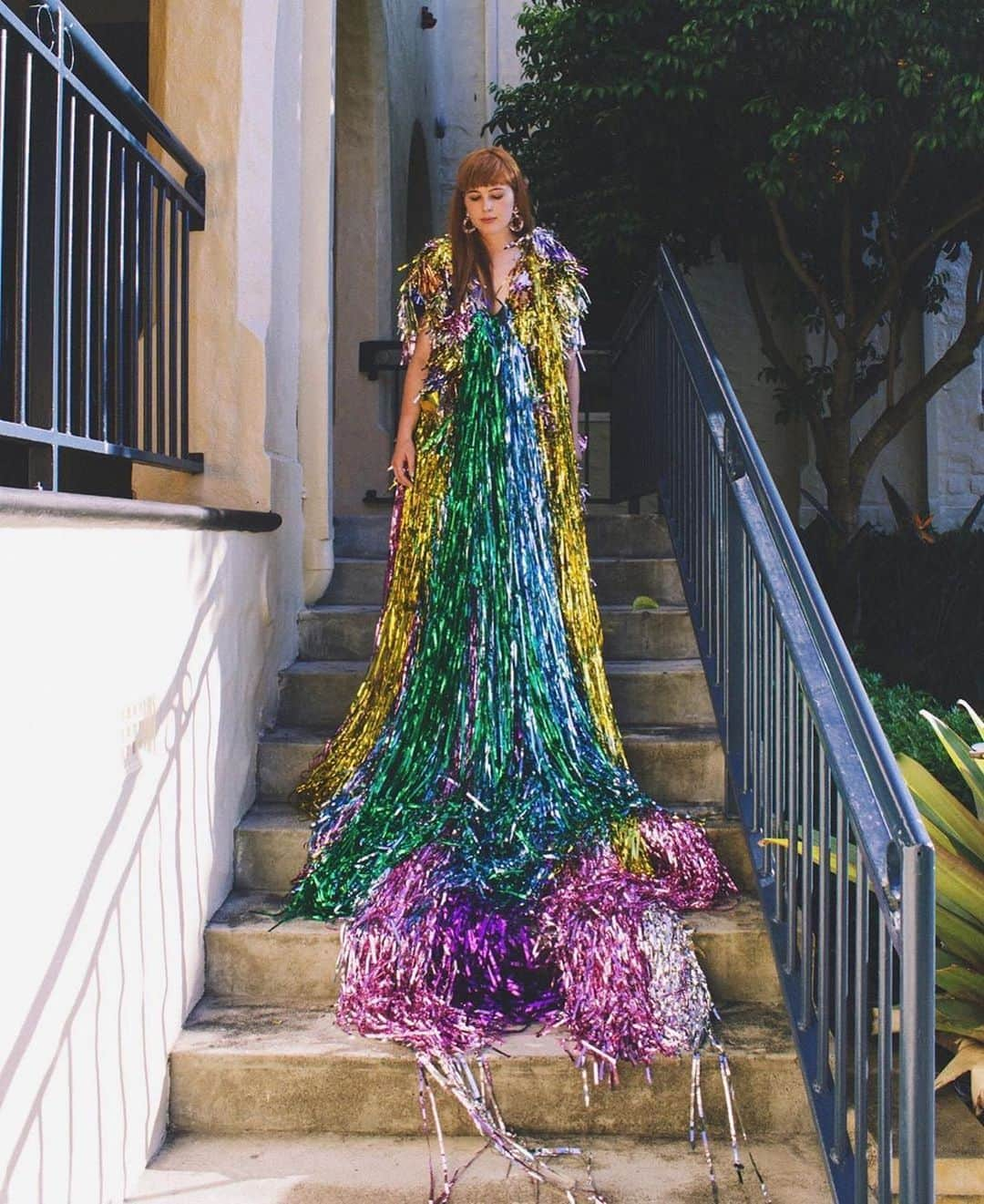 Instagramさんのインスタグラム写真 - (InstagramInstagram)「Welcome to Tinseltown ✨ — home to artist and designer Rachel Burke (@imakestagram). She loves working with materials like pompoms, fake flowers and, of course, tinsel, which reminds her of childhood art classes, play and freedom. “I am always striving to transform the ordinary into something magical,” says Rachel.⁣ ⁣ Photo by @imakestagram」8月7日 1時13分 - instagram