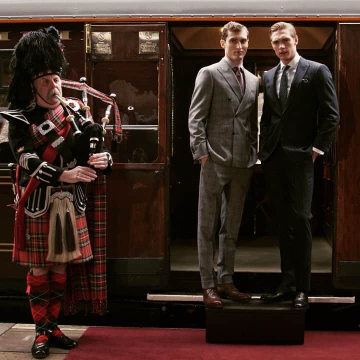 ハケットのインスタグラム：「Hackett London is taking you on a journey of elegance and sophistication. We are thrilled to present our newest collection for the season, blending everything we take pride in: a classic British taste, fine cloths, ultra-stylish cuts and impeccable detailing. Head to the link in bio to explore #HackettFirstClass」