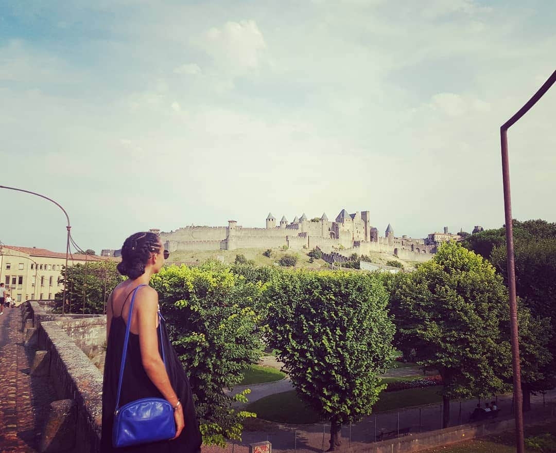 Elea Mariama DIARRAのインスタグラム：「Aux portes de la cité... #vacation #Carcassonne」