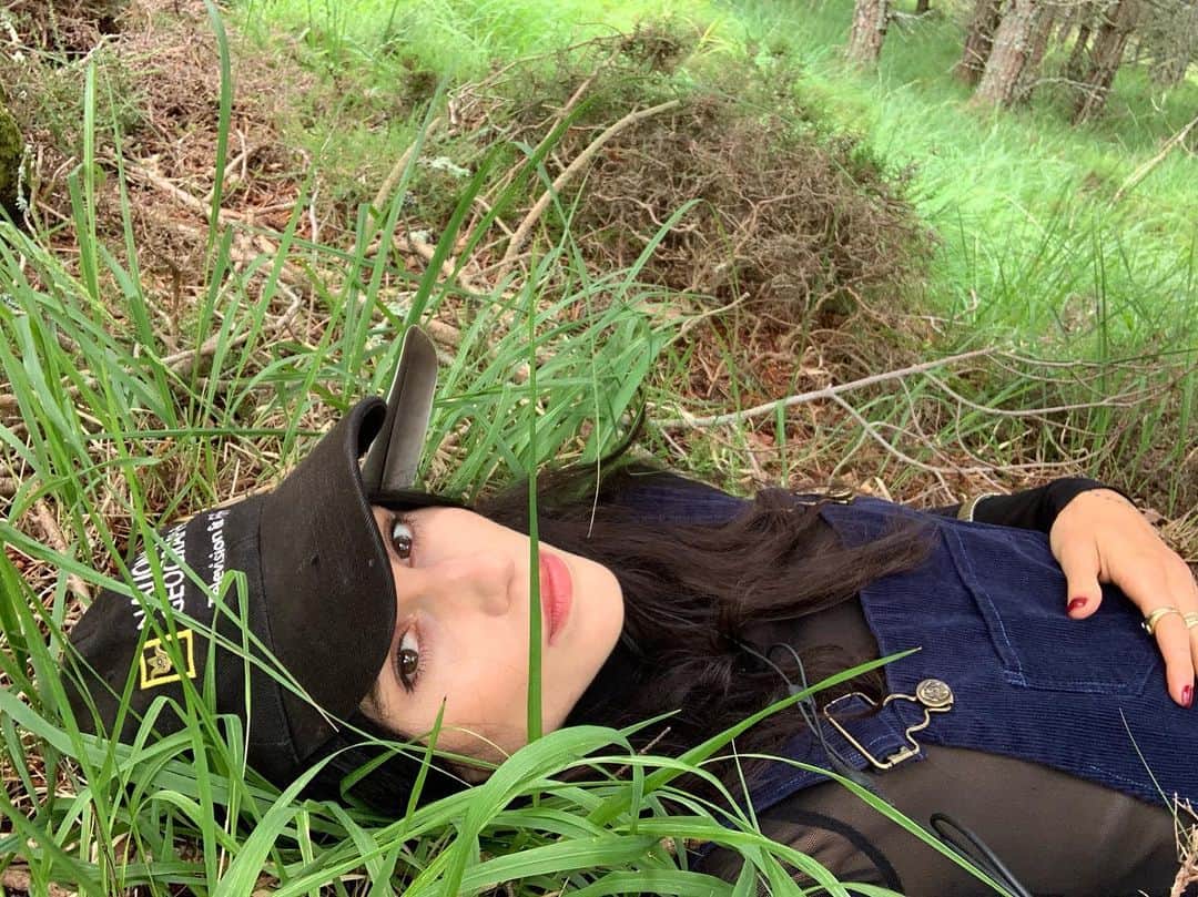 ラングリー・フォックスのインスタグラム：「🌱⚰️🌱」