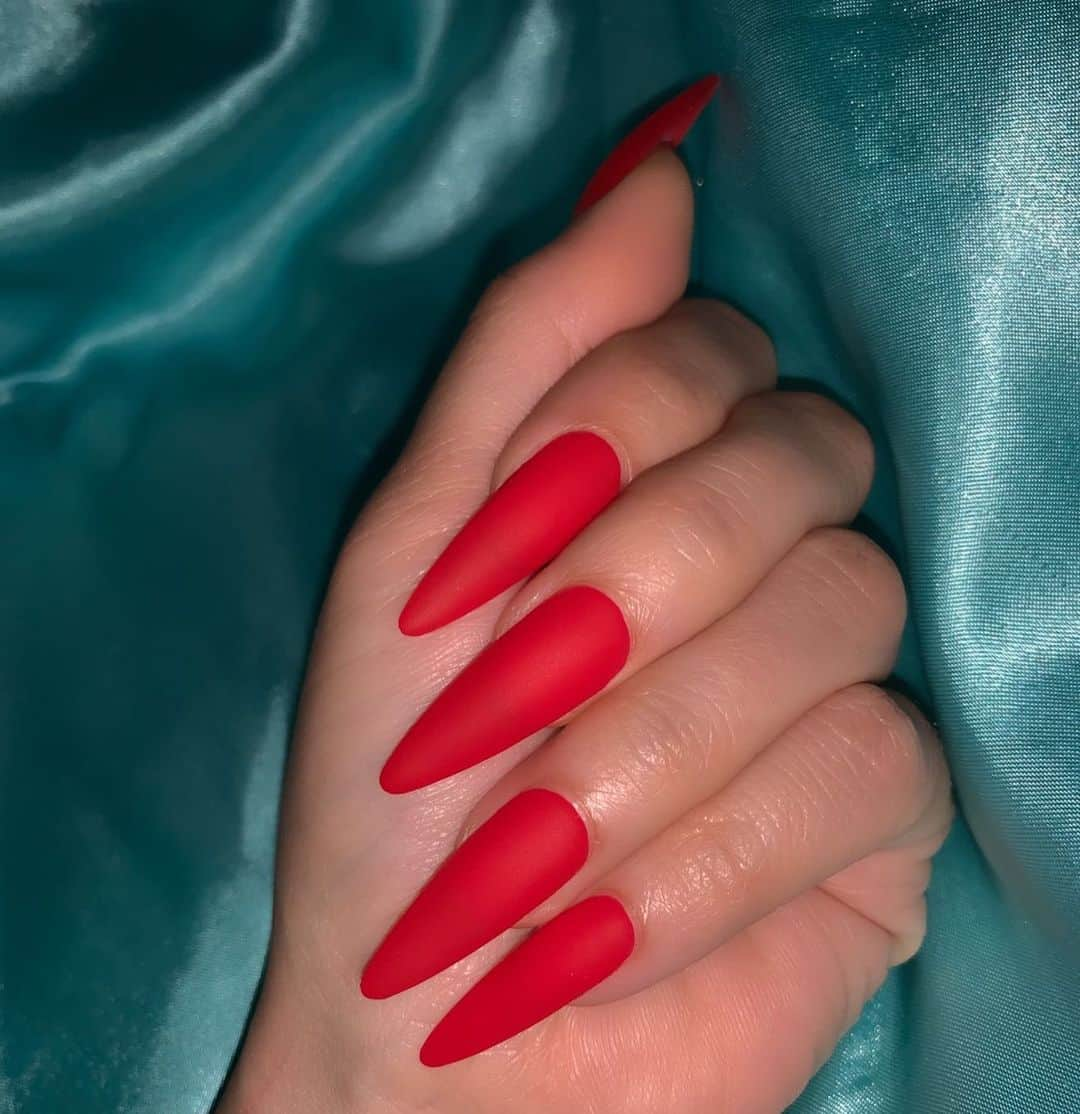 Mei Kawajiriさんのインスタグラム写真 - (Mei KawajiriInstagram)「Blight Matt Red ❤️ Night and Day ❤️ #nailsbymei」8月7日 1時45分 - nailsbymei