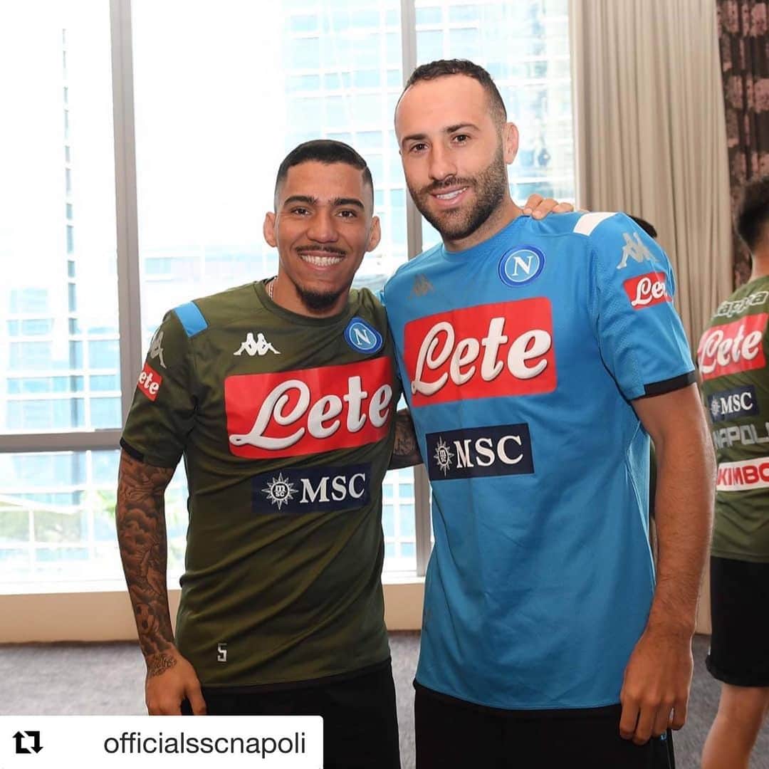 のインスタグラム：「💙 @officialsscnapoli ・・・ Welcome back @d_ospina1 🇨🇴 & @allanmarques91 🇧🇷 #ForzaNapoliSempre 💙 #NapoliUSTour」