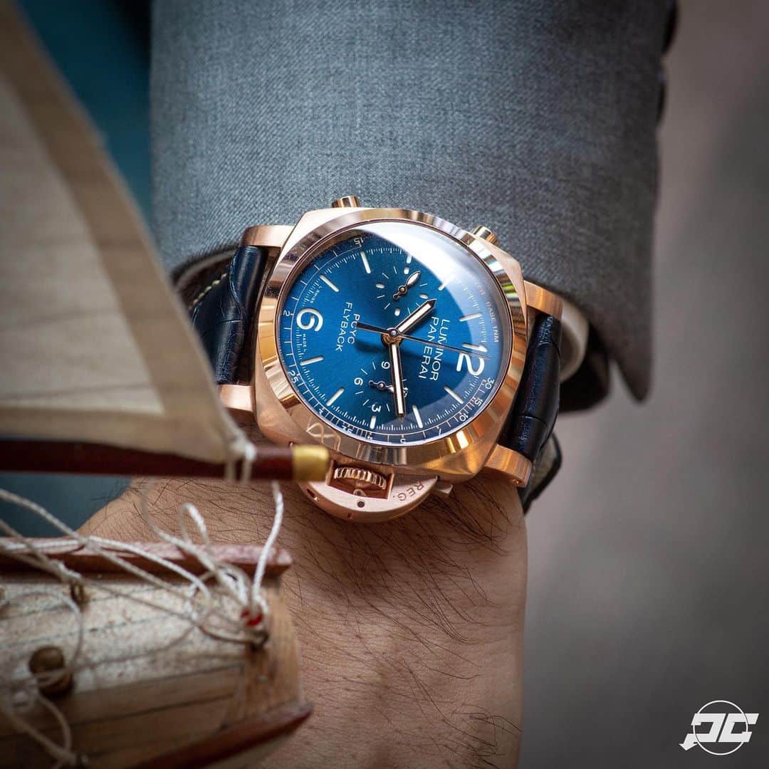 パネライのインスタグラム：「That blue and gold combo is always a winner for me. This is the #Panerai #PAM1020 44mm Red Gold Luminor Marina Chrono Flyback that is party of the 2019 PCYC collection. What do you think? #paneraicentral」