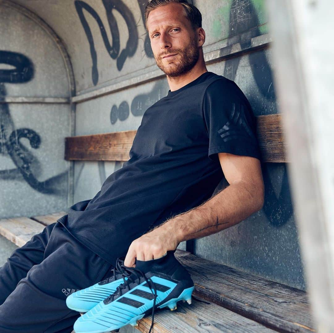 オリヴァー・バウマンさんのインスタグラム写真 - (オリヴァー・バウマンInstagram)「Start your season right! 💪🏻gefallen euch meine neuen #Predator auch so gut?!🔥🔥🔥 @adidas_de  #DareToCreate #createdwithadidas」8月7日 1時56分 - olibaumann90