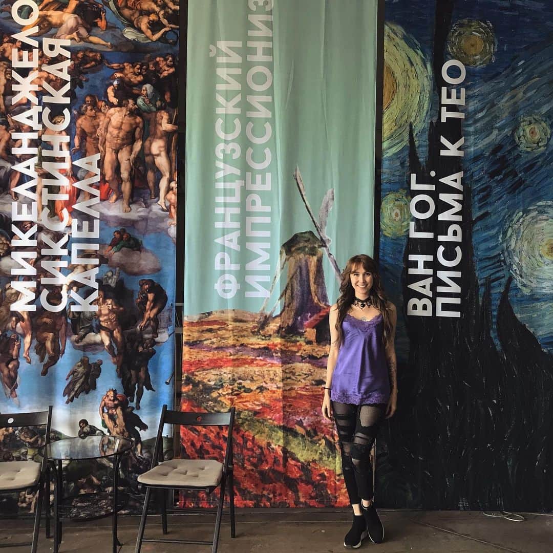 アンジェリーク・アバチキナのインスタグラム：「French Impressionists + Van Gogh video presentation today 😁👌🏼 #artplaymoscow #vangogh #monet #art #gauguin #impressionism #artplaymedia #артплей #picoftheday」