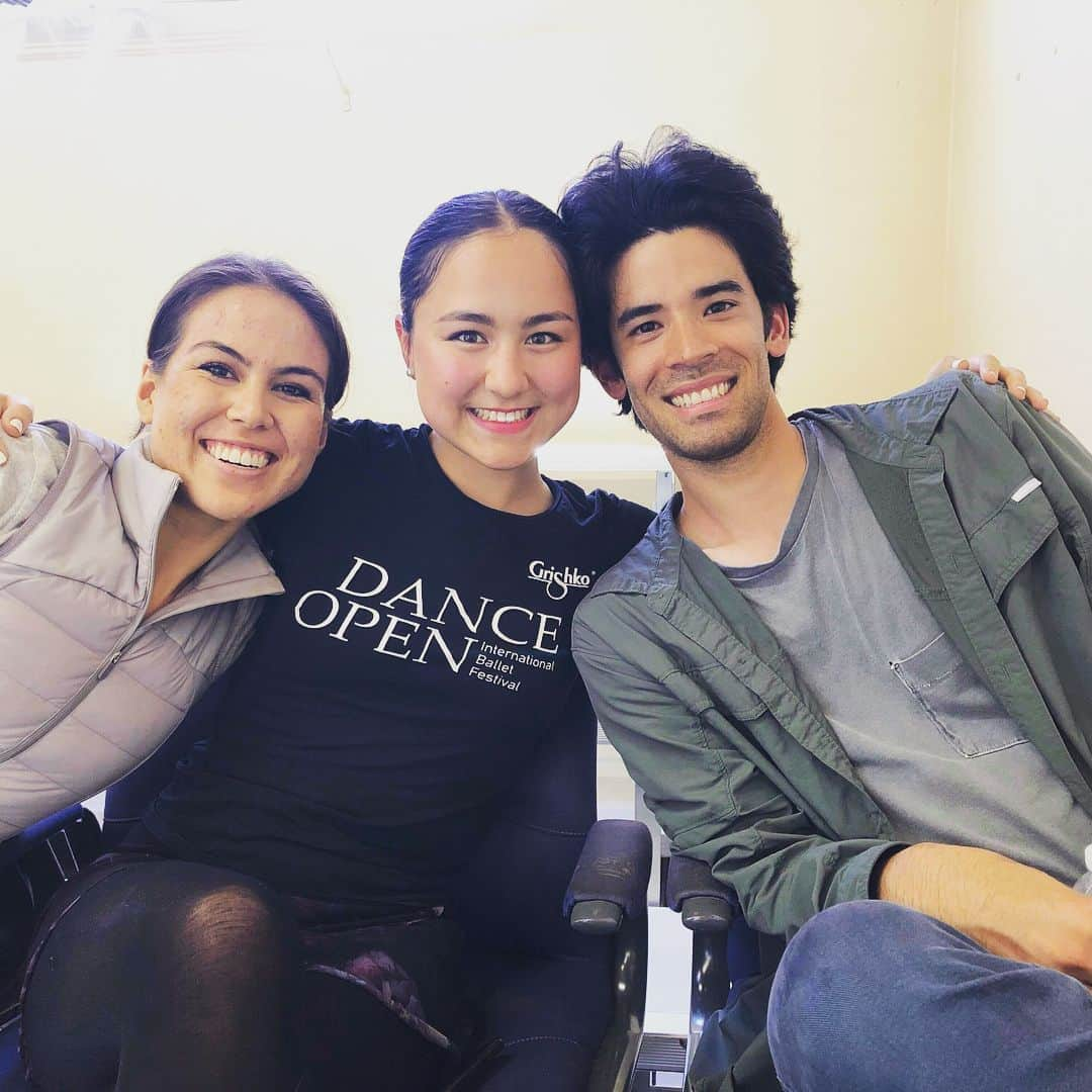 ミコ・フォガティさんのインスタグラム写真 - (ミコ・フォガティInstagram)「It was so nice to go visit and teach at one of my very first ballet schools that I stepped foot in! Thank you @ayakoschoolofballet for having me back ❤️ it was so nice to reunite with my friends @karinaballerina_ @mariovlabrador @atomicmari  Wearing @condezadancewear skirt!」8月7日 2時06分 - mikofogarty