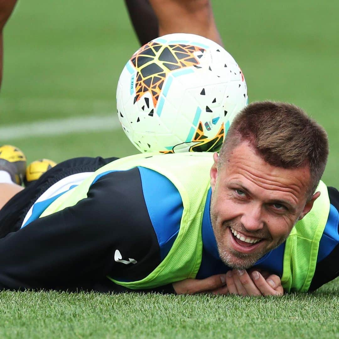 アタランタBCさんのインスタグラム写真 - (アタランタBCInstagram)「🤹‍♂️😃 @ilicic72  #GoAtalantaGo ⚫️🔵 #Atalanta #Bergamo #preseason #Iličić #football」8月7日 2時14分 - atalantabc