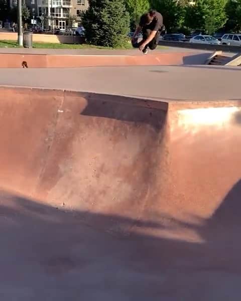 オルタモントのインスタグラム：「@hellaspliffs w/ a hot lap 🔥🔥 // #CFADC #skateboardingisfun」