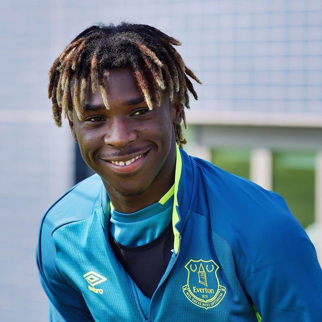 エヴァートンFCさんのインスタグラム写真 - (エヴァートンFCInstagram)「🆕 kids on the block! 💙 • • • #everton #efc #blues #toffees #coyb #kean #gbamin #training #preseason #premierleague #pl」8月7日 2時17分 - everton