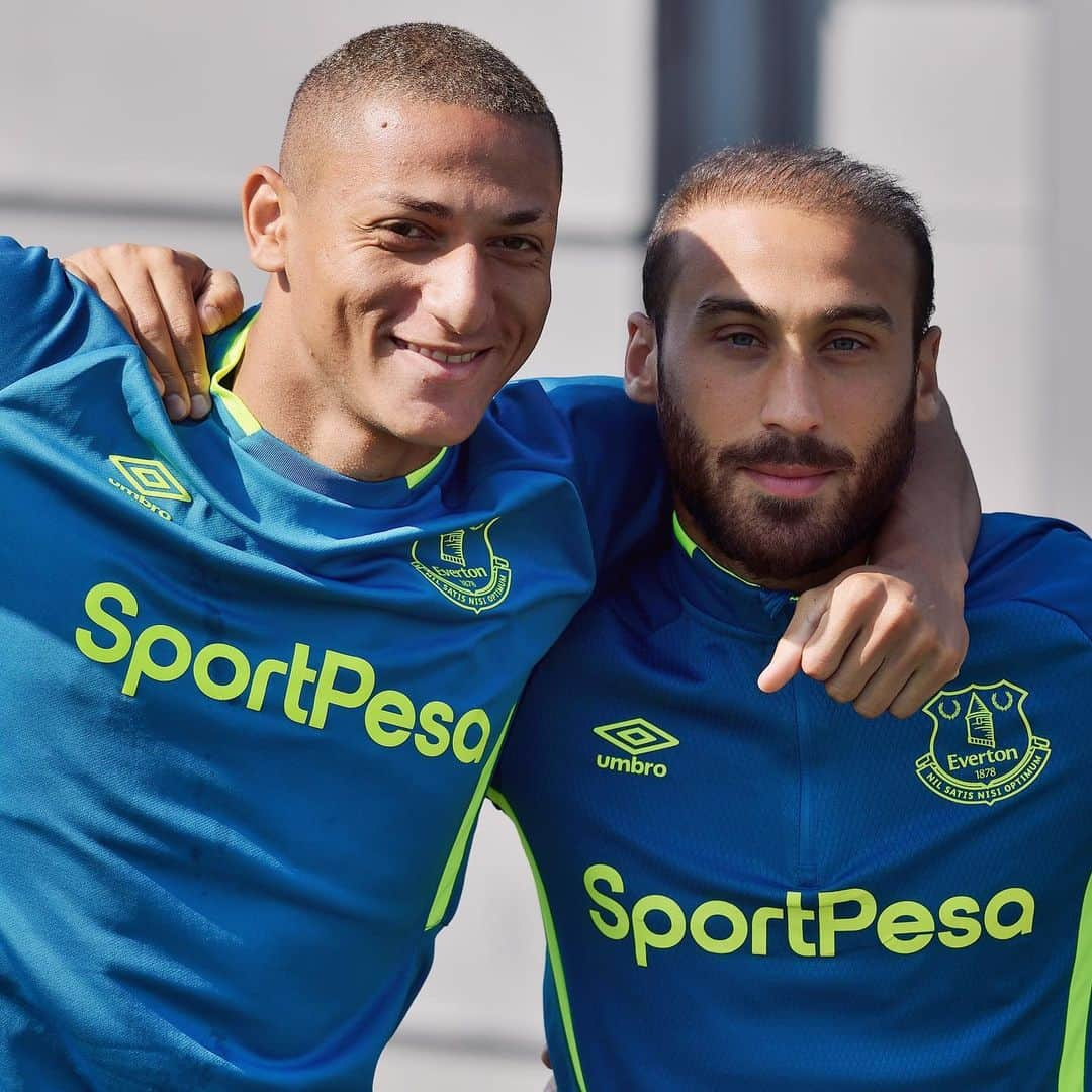 エヴァートンFCさんのインスタグラム写真 - (エヴァートンFCInstagram)「🆕 kids on the block! 💙 • • • #everton #efc #blues #toffees #coyb #kean #gbamin #training #preseason #premierleague #pl」8月7日 2時17分 - everton