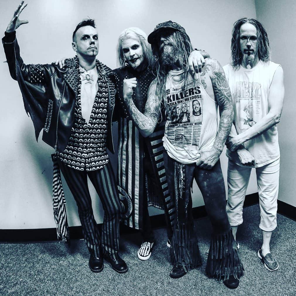 ロブ・ゾンビのインスタグラム：「Tonight in Saskatoon the Zombie Horror Show rolls into town. Be there! #robzombie #johnfive #piggyd #gingerfish #robfennphotography」