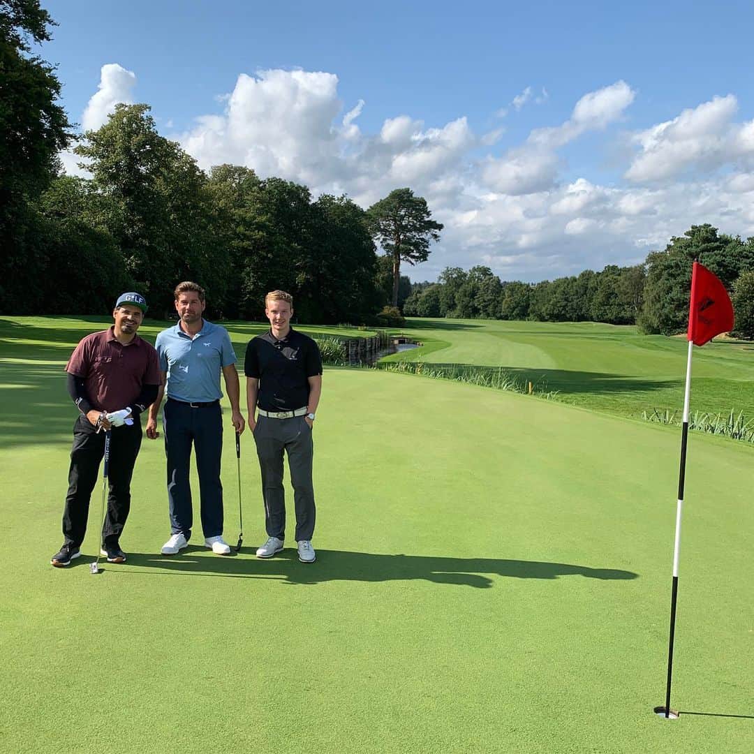 マイケル・ペーニャのインスタグラム：「Great day of golf at @wentworth_club with @robertrockacademy shout out to @pingtour @bettinardigolf @ashergolf and @storyigolf」