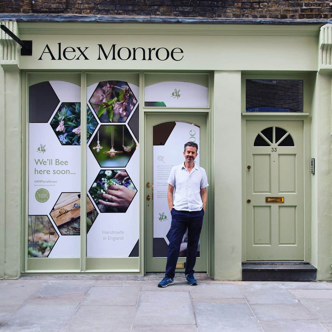 アレックスモンローさんのインスタグラム写真 - (アレックスモンローInstagram)「We will be going #instalive tomorrow at midday as Alex welcomes us into 33 Floral Street!🌼🛍Join us on our @alexmonroejewellery Insta stories for a special guided tour of our new Covent Garden Flagship! (All questions very welcomed!) 🐝 #AlexMonroe #AMBoutiques」8月7日 2時41分 - alexmonroejewellery