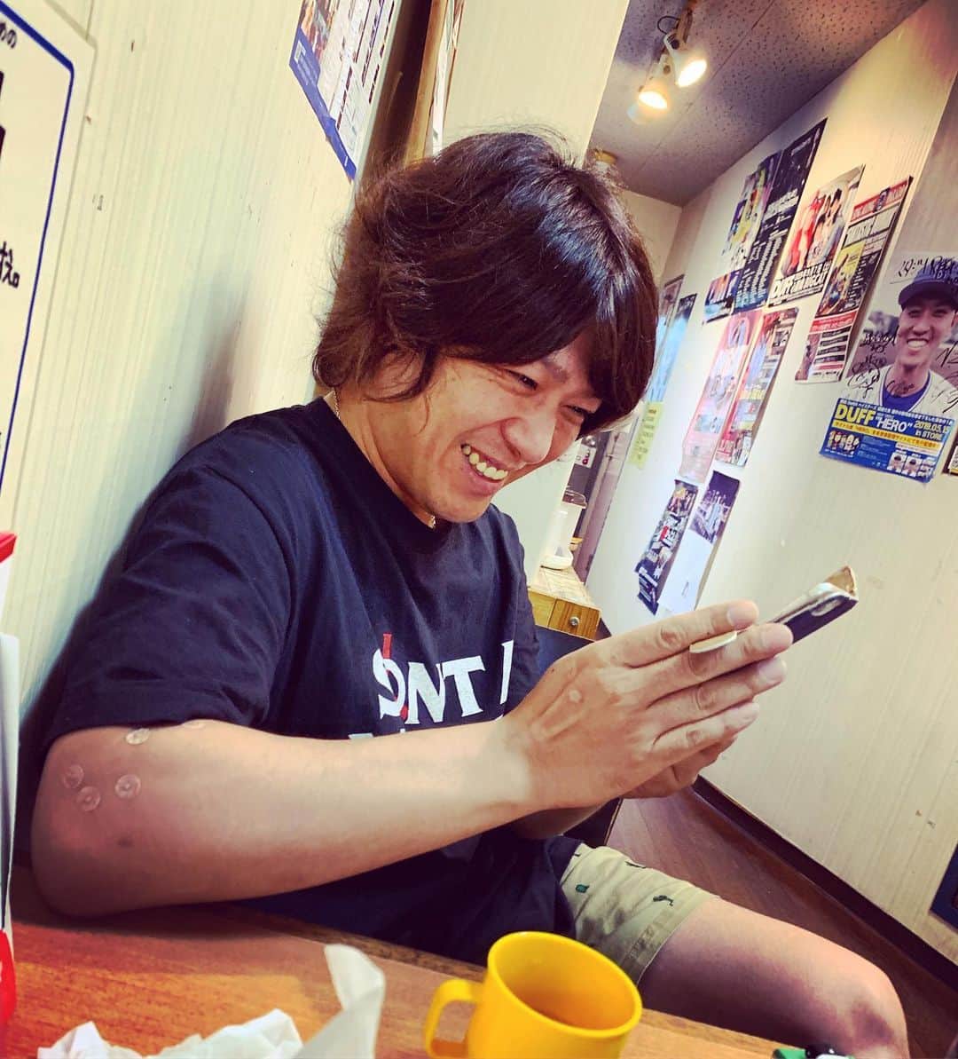 こーいちのインスタグラム：「ヒロシと2人で会っていろんな話してきた。 あんまり面白くなかった。 その後京都ミューズにディジーとノーザンに会いに行った。 すごく面白かった。 最初から京都ミューズ行けば良かった。  って書いたらヒロシ凹むんかな。  #書いてる #仲間ヒロシ #1人ビーバップ」