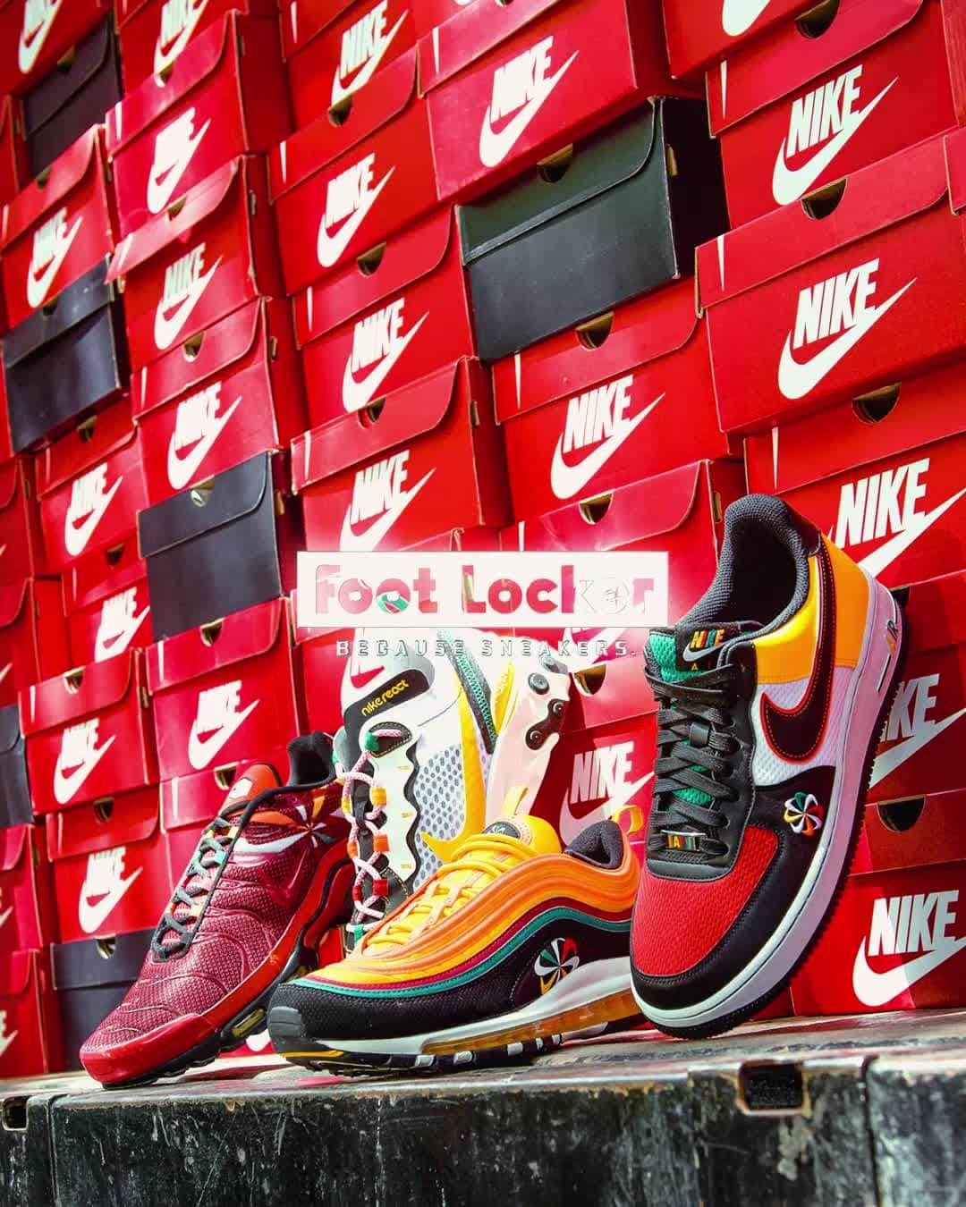 のインスタグラム：「A forever icon now with a collection to commemorate it. #EvolutionOfTheSwoosh #becausesneakers  #Nike “Evolution of Swoosh” launches: 👀 ☑️ 8/10 Script Swoosh Pack ☑️ 8/17 Chain Swoosh Pack (Kids Only) ☑️ 8/31 Sunburst Swoosh Pack」