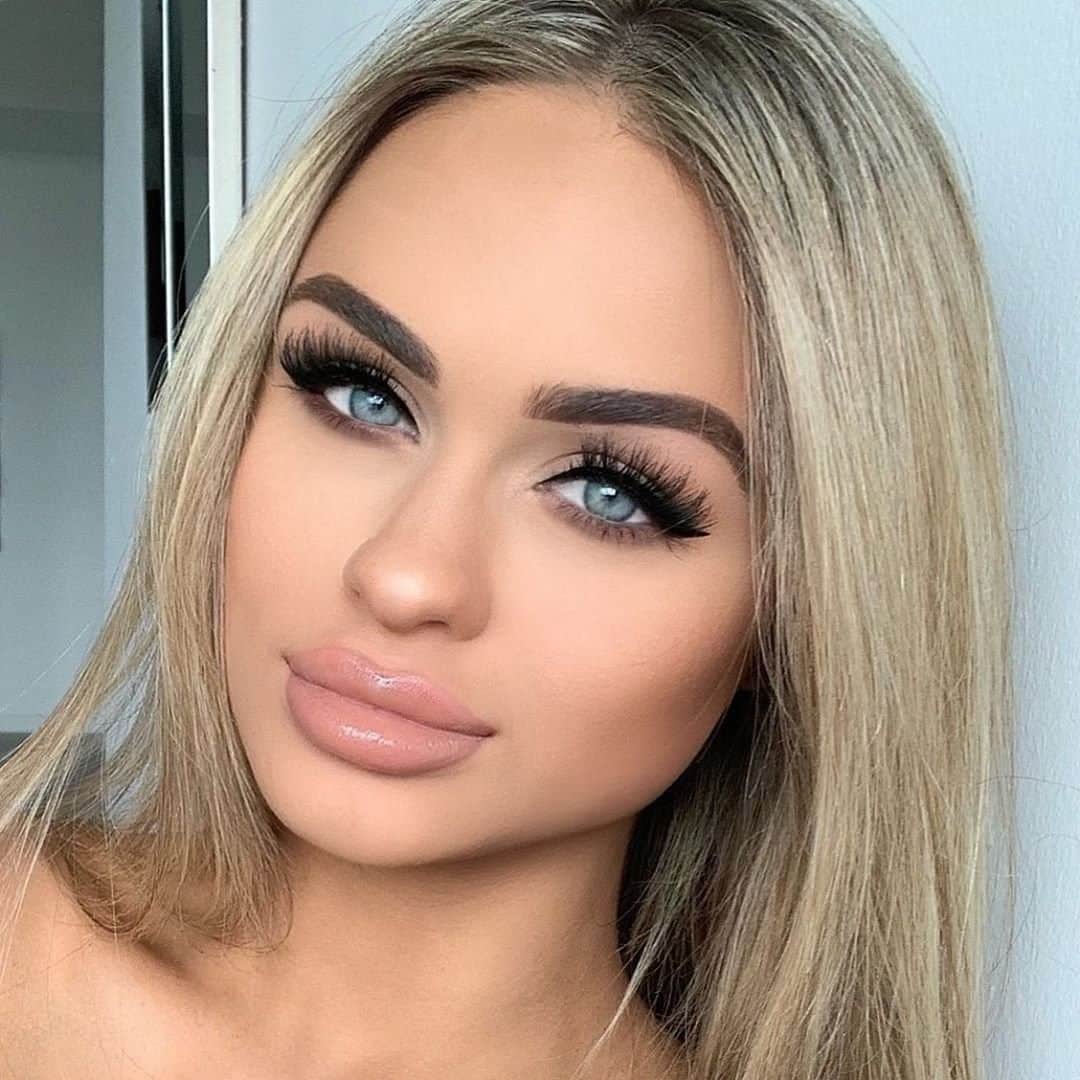 Too Facedさんのインスタグラム写真 - (Too FacedInstagram)「@hayleystpierre uses our Born This Way Super Coverage Concealer in shade Almond to get her FLAWLESS complexion! 🤩 #regram #tfbornthisway #toofaced」8月7日 3時01分 - toofaced