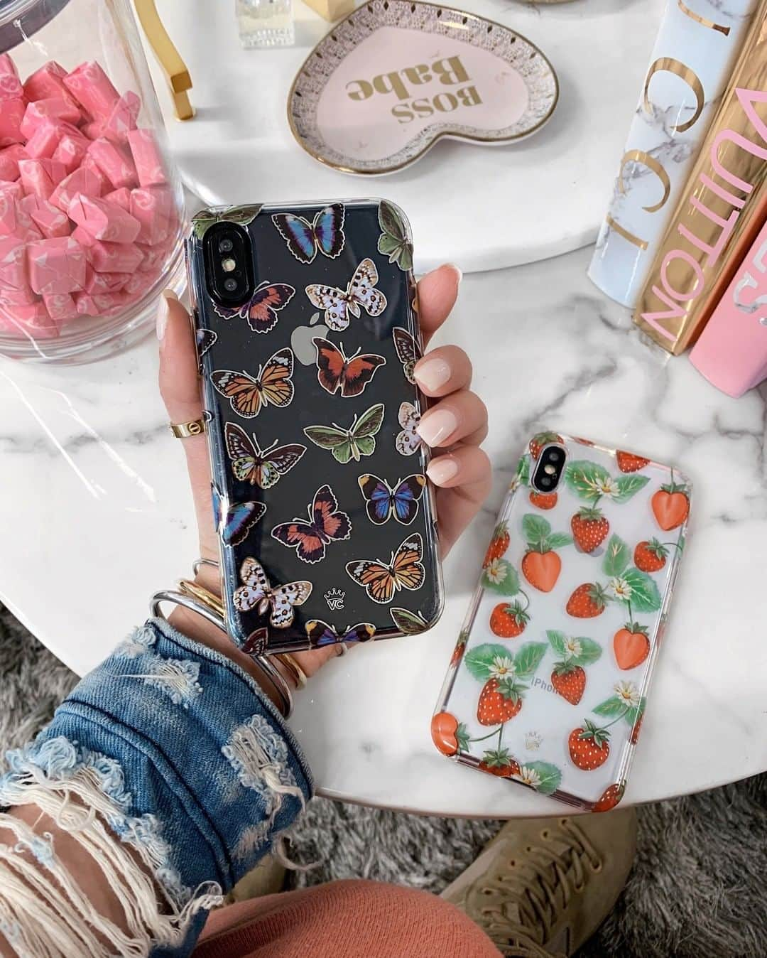 VELVETCAVIARさんのインスタグラム写真 - (VELVETCAVIARInstagram)「SUMMER BESTSELLERS 🦋🍓 ⠀⠀⠀⠀⠀⠀⠀⠀⠀ Vintage Butterfly Case and Strawberry Fields Case are two of our popular cases this summer. Check out our other faves 👉 @velvetcaviar. #velvetcaviar #summer」8月7日 3時01分 - velvetcaviar