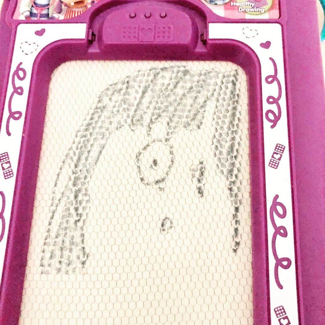 のインスタグラム：「さなが描いたさえ✨ 上手にかけたね‼️ 水木しげる先生ぽいタッチだけど😁」