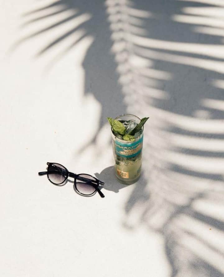 MR PORTERのインスタグラム：「Shadow play 🍃⁠ -⁠ Sunglasses @cutlerandgross (1184880) Tap to shop. #MRPORTERontheroad 📷 @adrianmartinn」