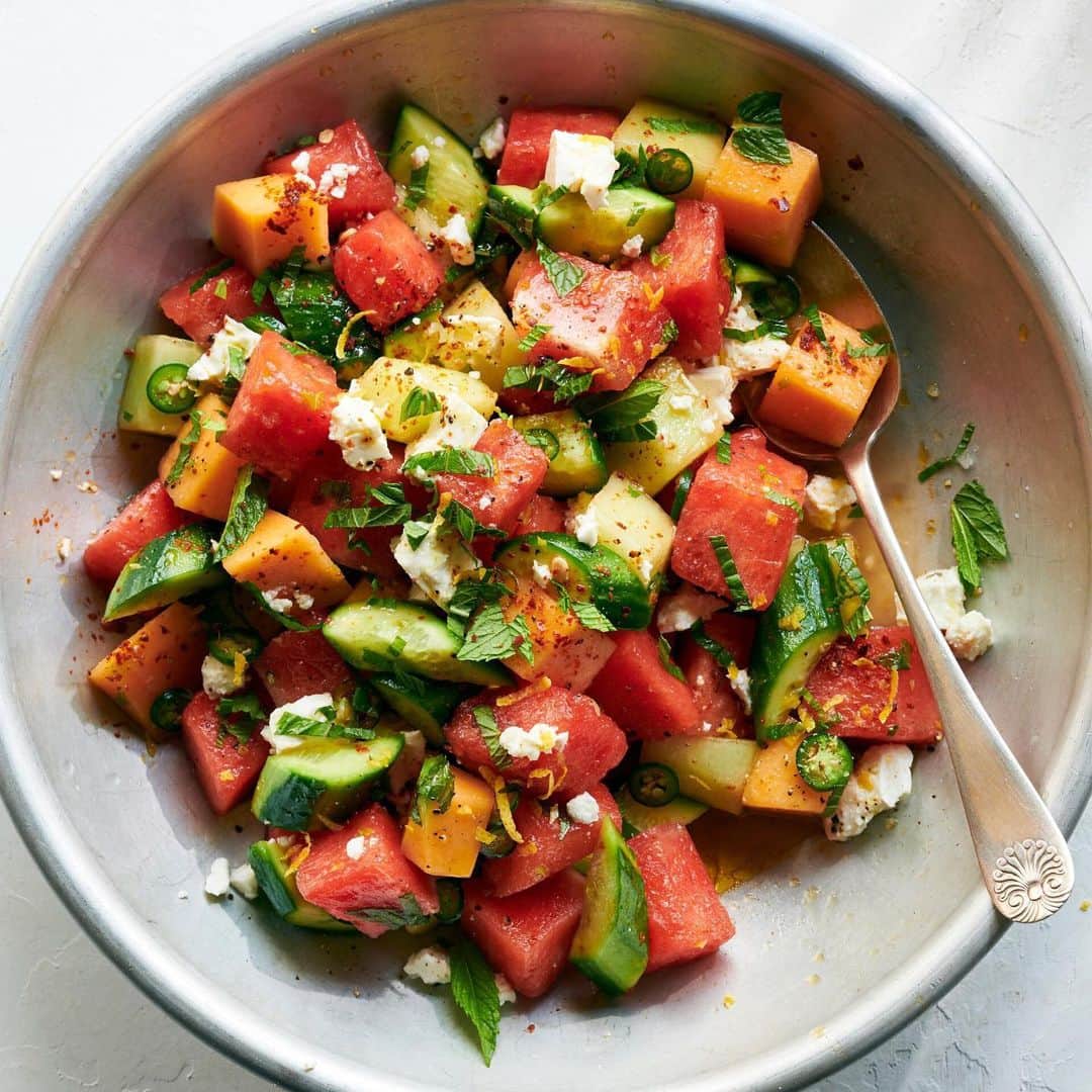 ニューヨーク・タイムズさんのインスタグラム写真 - (ニューヨーク・タイムズInstagram)「This salad is essentially just a bowl of all the juicy, crunchy things to love about summer. Mix up a watermelon and feta combo with medium-diced cucumbers and melon — or cut them smaller to make it more of a salsa. Don't forget the feta. Click the link in our bio for @martharoseshulman's recipe and more from @nytcooking. @dmalosh took this photo.」8月7日 3時38分 - nytimes