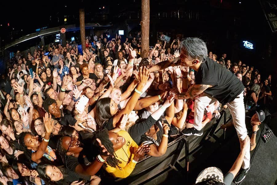 雅-MIYAVI-さんのインスタグラム写真 - (雅-MIYAVI-Instagram)「What an insane (I mean great) crowd Dallas...!!!!!!! 🔥 3 shows in a row in Texas... Here we come! テキサス３DAYS、かましてきます！🤘🏻🤘🏻💥🤠 #Repost @miyavi_staff “NO SLEEP TILL TOKYO” World Tour 2019 Day 7  8.05 #Dallas @treesdallas . Next Up! 8.06 #Houston @scoutbarhouston ． ． 📸By: @zb_images . MIYAVI NEW ALBUM 💿 NO SLEEP TILL TOKYO 7.24 Release⬇️⬇️ https://umj.lnk.to/miyavi_nsttPR . MIYAVI North America Tour 2019 “NO SLEEP TILL TOKYO” . 8/06 - Houston | Scout Bar 8/07 - Austin | Come and Take It Live 8/09 - Mexico City | Sala Puebla 8/11 - San Antonio | Vibes Event Center 8/13 - Chicago | House of Blues 8/15 - Detroit | El Club  8/16 - Toronto | Queen Elizabeth Theatre 8/17 - Montreal | Otakuthon Festival 8/19 - New York | Sony Music Hall  8/20 - Philadelphia | Theatre of Living Arts 8/22 - Washington D.C. | The State Theatre 8/24 - Atlanta | The Masquerade ． MIYAVI “NO SLEEP TILL TOKYO” World Tour 2019 . October: EUROPE November: ASIA December: JAPAN ． MYV CREW Exclusive MIYAVI Birthday Live 2019 . 9月15日(日) 恵比寿 LIQUIDROOM . MIYAVI ファンクラブ ”MYV CREW” 2019年度会員受付中！！ MIYAVI Fan Club“ MYV CREW” 2019 Membership Admission and Renewal Information  ご入会方法は⬇️ http://myv382tokyo.com/myvcrew/about.html ． ． #MIYAVI #NoSleepTillTokyo #NSTT #UnderTheSameSky #DAOKO #千客万来 #SenkyakuBanrai #Diner #ninagawamika #蜷川実花 #MYVCREW #NorthAmerica #USA #CANADA #MEXICO #EUROPE #ASIA #JAPAN #live」8月7日 3時43分 - miyavi_ishihara