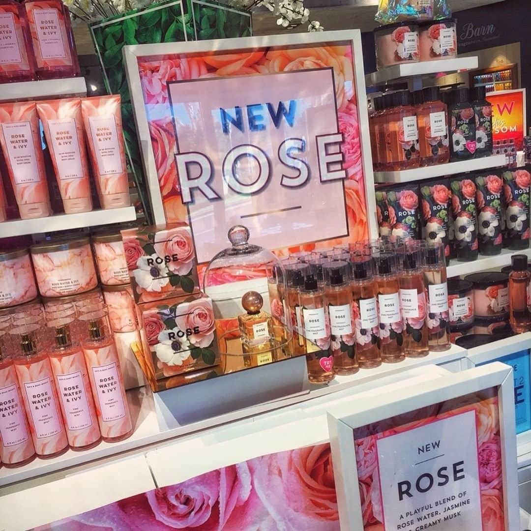 Bath & Body Worksさんのインスタグラム写真 - (Bath & Body WorksInstagram)「Leave a 🌹 if you're loving all of the new Roses blooming in stores!」8月7日 4時00分 - bathandbodyworks