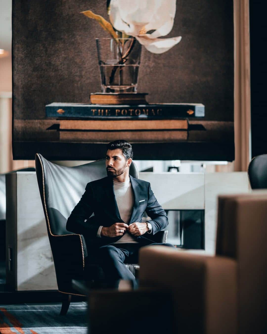 Conrad Hotelsのインスタグラム：「Relax fireside at Estuary Bar, which features an inventive menu of craft cocktails at @conradwashingtondc. #StayInspired 📷: @alenpalander」