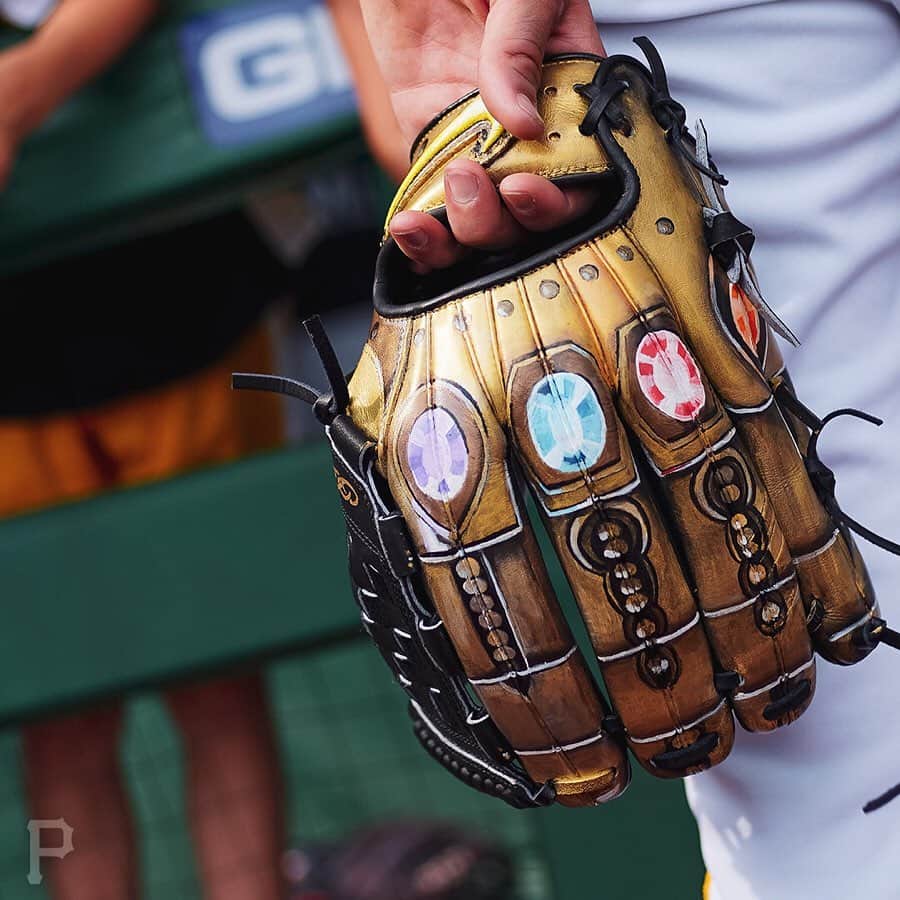 ピッツバーグ・パイレーツさんのインスタグラム写真 - (ピッツバーグ・パイレーツInstagram)「Big Joe and the Infinity Gauntlet Glove. #PlayersWeekend」8月7日 4時10分 - pittsburghpirates