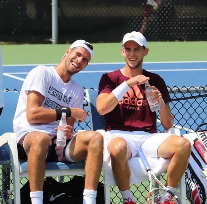 カレン・ハチャノフのインスタグラム：「Morning session done✅ ☀️💥 Always intense and fun practice with @domithiem @couperogers  // Утренняя тренировка✅☀️💥 Всегда интенсивные и веселые тренировки с @domithiem  #Practice #Canada #Masters1000」