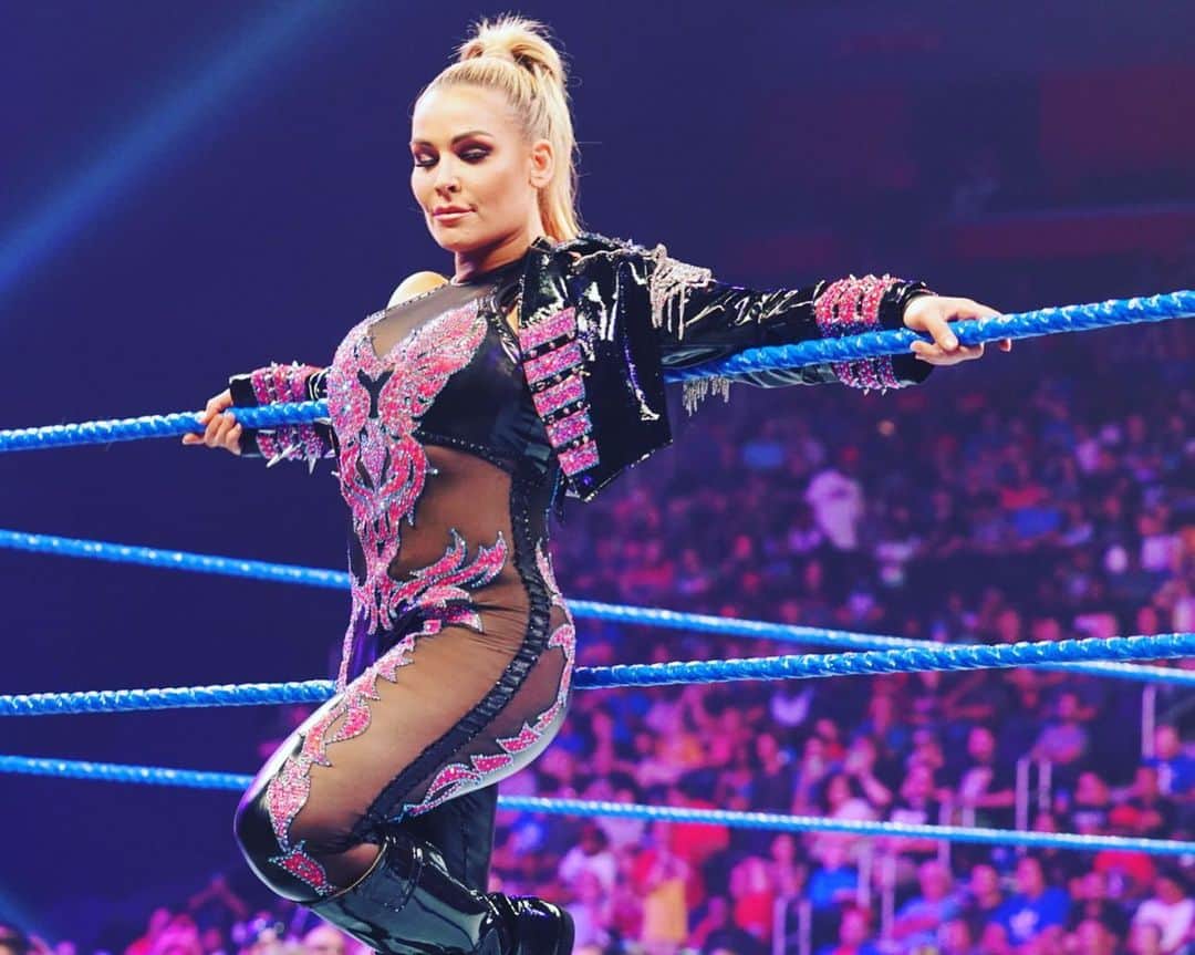 WWEさんのインスタグラム写真 - (WWEInstagram)「@natbynature makes ANOTHER statement tonight on #SDLive!! This time at the expense of @wwe_embermoon.  #SDLive #SummerSlam」8月7日 9時59分 - wwe