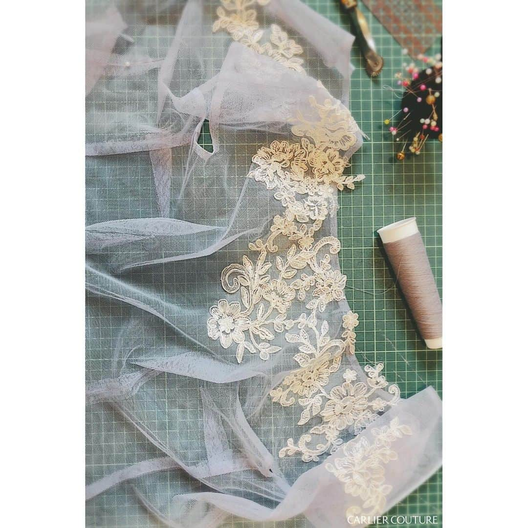 order dress カルリエ クチュールさんのインスタグラム写真 - (order dress カルリエ クチュールInstagram)「. 【Carlier Couture diary】 making of a color bolero . 昨日の製作風景 . 珍しくカラーのボレロ 久々の #ブルーグレー . レースモチーフはかなり ギュギュッと襟もとに集めて . . . 夏季休暇に関しましては、 前のpostをご覧くださいませ🍋 ------------------------------------- ✔︎wedding dress ✔︎wedding item ✔︎guest dress, formal dress オーダーメイドにてお作り致しております。 . お問い合わせはHP【Contact】より お待ちしております…！ -------------------------------------」8月7日 10時01分 - carlier_couture