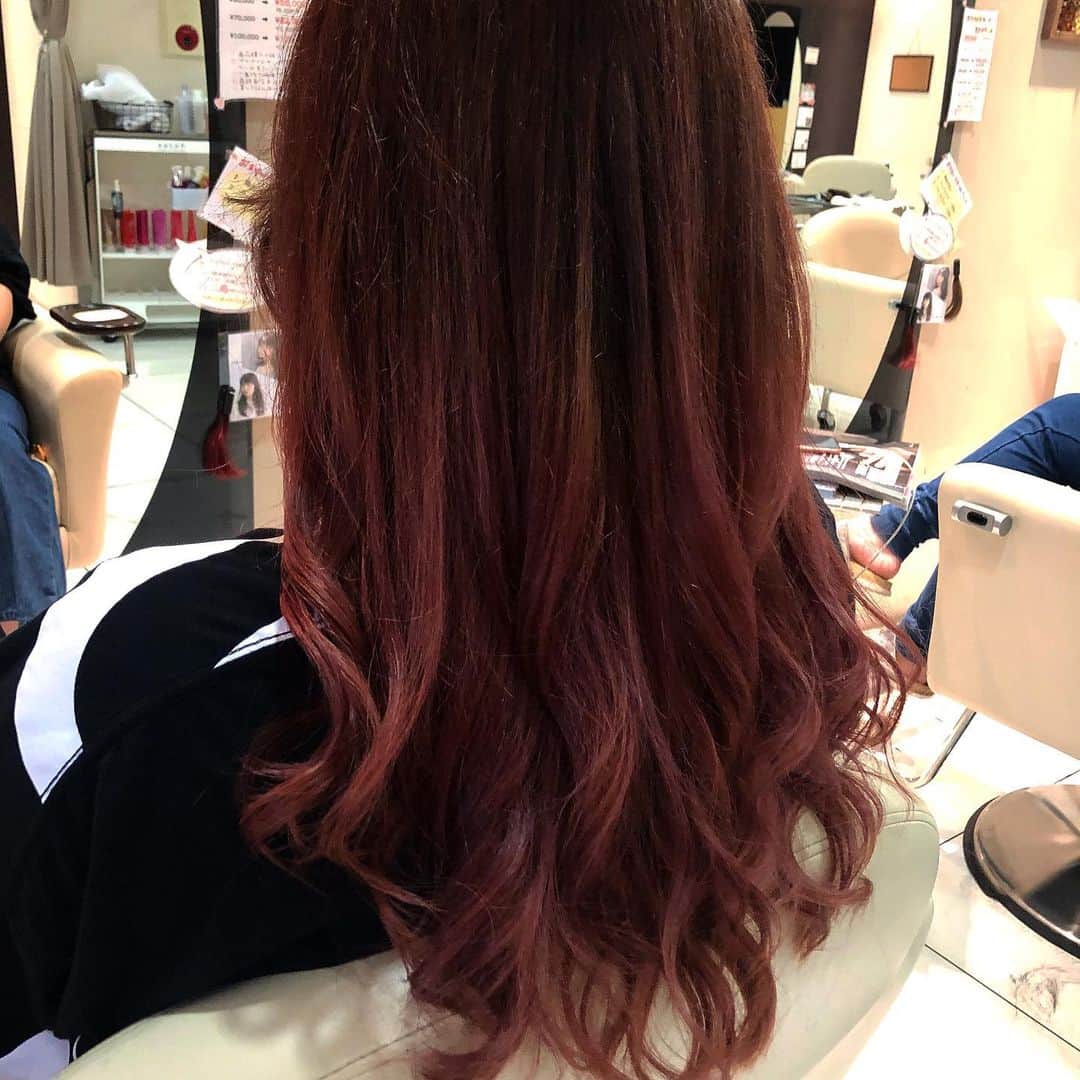 【北堀江・美容室 peaks hair】のインスタグラム：「ㅤㅤㅤㅤㅤㅤㅤㅤㅤㅤㅤㅤㅤ ピンクバイオレット バレイヤージュ💗💜 ㅤㅤㅤㅤㅤㅤㅤㅤㅤㅤㅤㅤㅤ ㅤㅤㅤㅤㅤㅤㅤㅤㅤㅤㅤㅤㅤ ㅤㅤㅤㅤㅤㅤㅤㅤㅤㅤㅤㅤㅤ #peakshair #ピークスヘアー#堀江#北堀江#美容室##Instahair#hairstyle#Instafashion#イルミナカラー#小顔#美意識#おしゃれな人と繋がりたい#おしゃれ#お洒落#ヘアアレンジ#ヘアスタイル」