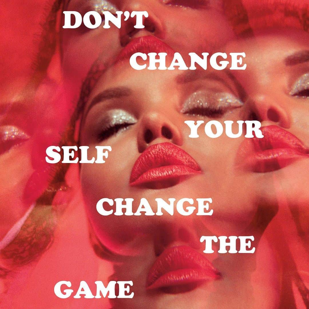 M·A·C Cosmetics Hong Kongさんのインスタグラム写真 - (M·A·C Cosmetics Hong KongInstagram)「DON’T CHANGE YOURSELF, CHANGE THE GAME. 繼啞緻子彈唇膏之後，另一令你一試鍾情之作! 鐘意玩唇妝嘅你，以後再多一款全新質感俾你演繹自己。  Product mentioned:  #愛你唇膏 #LoveMeLipstick - #428 #GiveMeFever #明亮正紅色 HK$160 #愛你唇膏 #酷愛自己 #MACLOVEME #MACHongKong  DON’T CHANGE YOURSELF, CHANGE THE GAME. Who said that lipsticks must be in Matte, change the game by wearing the brand new #LoveMeLipstick ! For those who love lipsticks, you know what new lipsticks to wear!」8月7日 10時05分 - maccosmeticshk