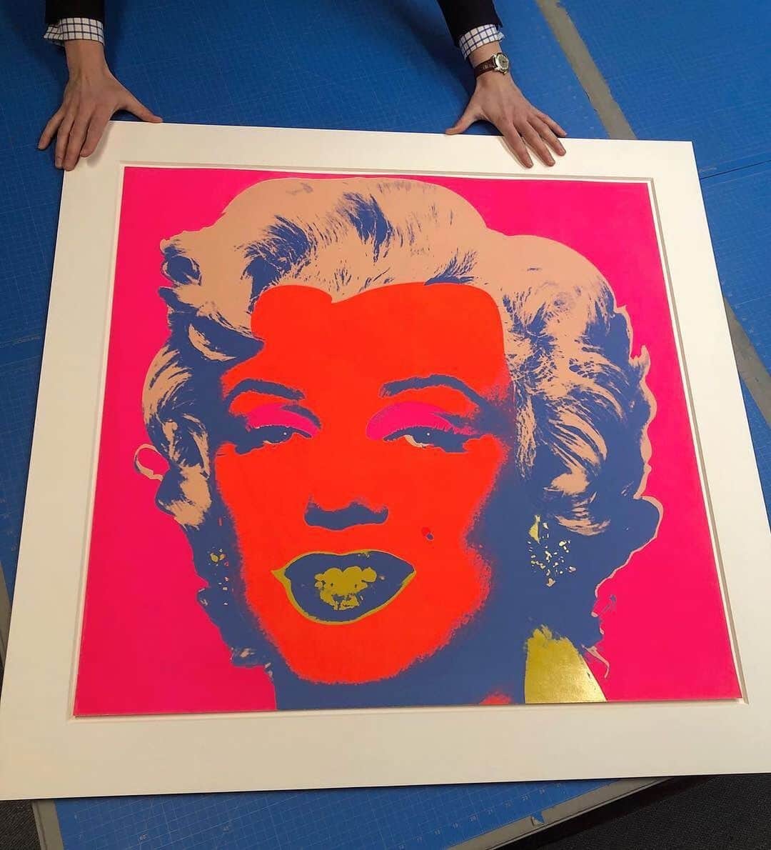 サザビーズさんのインスタグラム写真 - (サザビーズInstagram)「🎂 #HappyBirthday Andy Warhol! We’re celebrating the iconic artist by taking a look back at highlights from our recent sales in #NYC. Swipe to see exceptional examples of his images of famous faces including ‘Marilyn Monroe’, ‘Jackie’ and ‘Queen Elizabeth II of the United Kingdom’. #SothebysContemporary #SothebysPrints #AndyWarhol #HBD #MarilynMonroe #JackieKennedy #QueenElizabeth」8月7日 4時43分 - sothebys