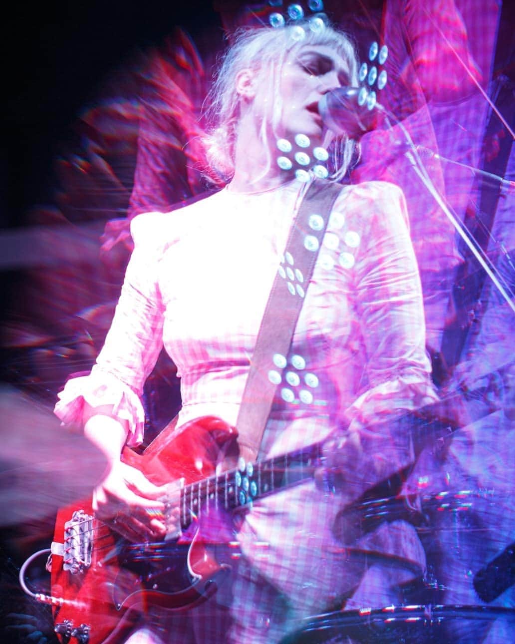 ファイン・フレンジーのインスタグラム：「vancouver tonight at @foxcabaret! ❤🌔 photo by @okyeahsuredude  #moonlite #music #tour」