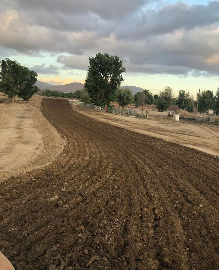 Racer X Onlineさんのインスタグラム写真 - (Racer X OnlineInstagram)「Win the Racer X Motocross Flyaway to see iconic moto destinations, ride with us at @milestonemx, and see the red-carpet premiere of #BennettsWar in downtown LA on August 13th. We're flying four lucky readers round-trip! Gear & bikes provided! *See official rules* | Link in bio⁠」8月7日 5時00分 - racerxonline