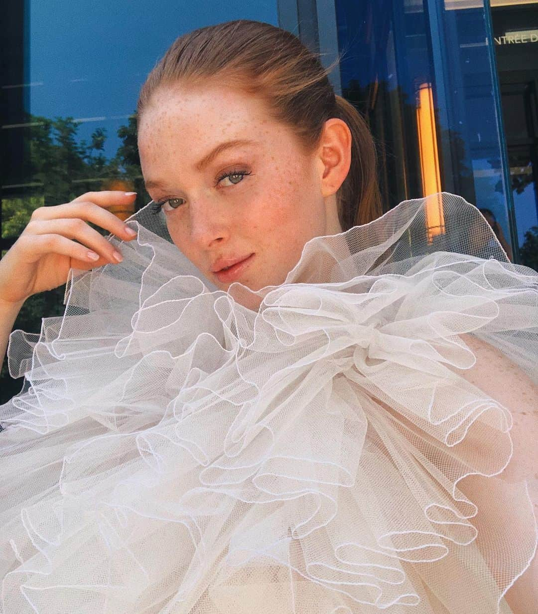 Larsen Thompsonさんのインスタグラム写真 - (Larsen ThompsonInstagram)「all tulled up✨」8月7日 5時01分 - larsenthompson