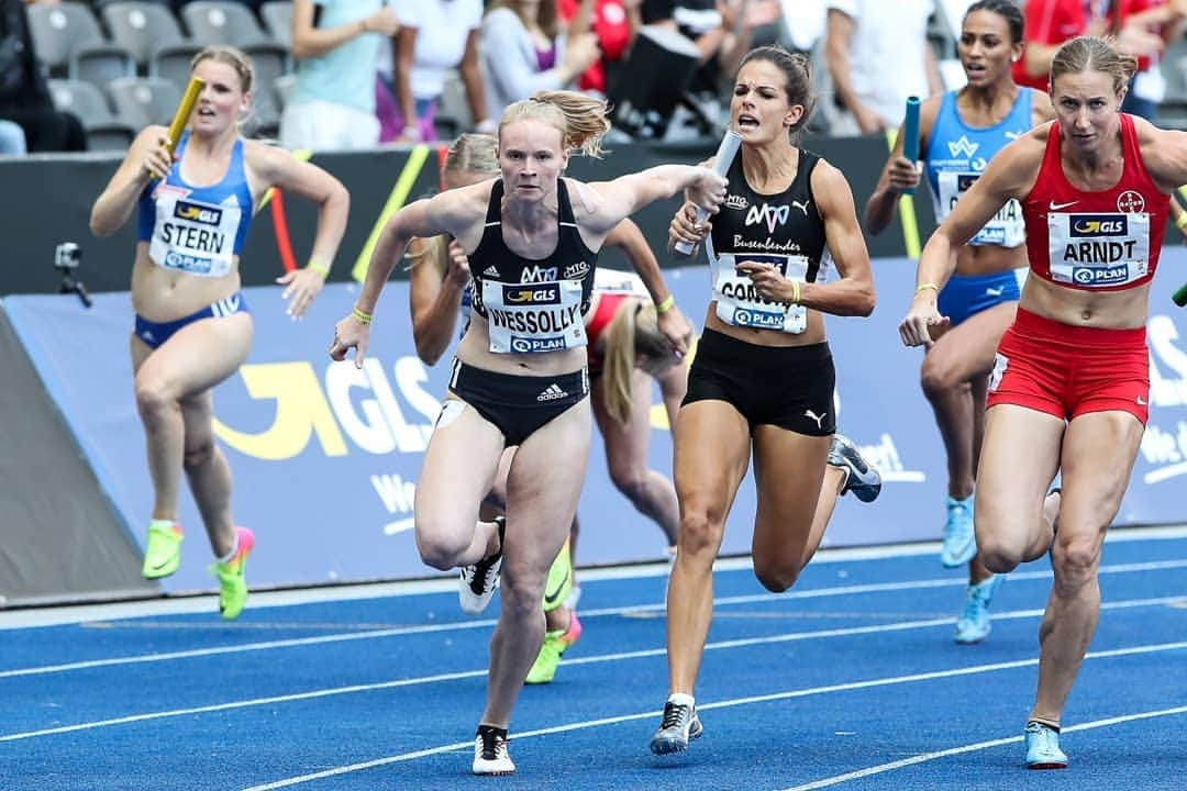 Jessica-Bianca WESSOLLYのインスタグラム：「Manchmal läuft es einfach nicht wie man es sich vorstellt... Mit der Titelverteidigung der 4x100m Staffel gingen die @diefinals_berlin2019 gut für mich los 👍 Über die 200m habe ich dann leider nicht ins Rennen gefunden und musste mich mit Bronze zufrieden geben 🤷🏼‍♀️ Solche Tage gibt es leider. Jetzt heißt es den Wettkampf abzuhaken und am Wochenende bei den @etch2019 🇵🇱 neu anzugreifen 💪  Danke für die Bilder @difusswinkel ! 📸  #adidas #adidasrunning #AdiJess #nationals #trackandfield #berlin #4x1 #200m #mtgmannheim #mvvenergie」