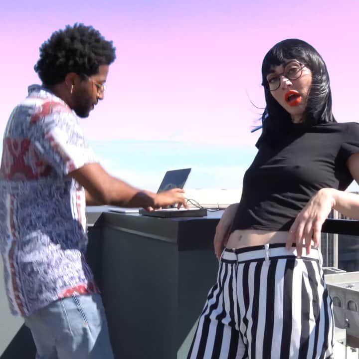 カーミンのインスタグラム：「when the collab is just easy 😍 @austinmillz thank u for having me on your latest rooftop remix 🙏🏼 always deepest respect & love to @4everbrandy who inspired me to sing all those years ago and I’m still learning from her!!」