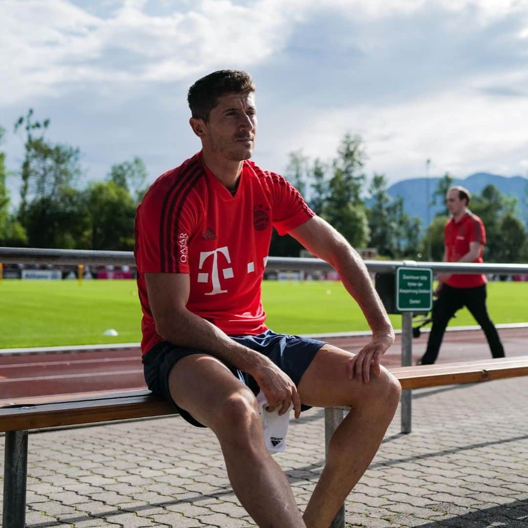 バイエルン・ミュンヘンさんのインスタグラム写真 - (バイエルン・ミュンヘンInstagram)「Servus, @lucashernandez21! 👋😍First day of our training camp at #Tegernsee! 🏔 #FCBayern #MiaSanMia」8月7日 5時07分 - fcbayern