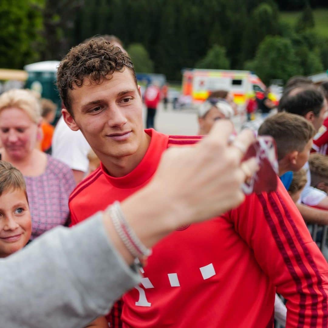 バイエルン・ミュンヘンさんのインスタグラム写真 - (バイエルン・ミュンヘンInstagram)「Servus, @lucashernandez21! 👋😍First day of our training camp at #Tegernsee! 🏔 #FCBayern #MiaSanMia」8月7日 5時07分 - fcbayern