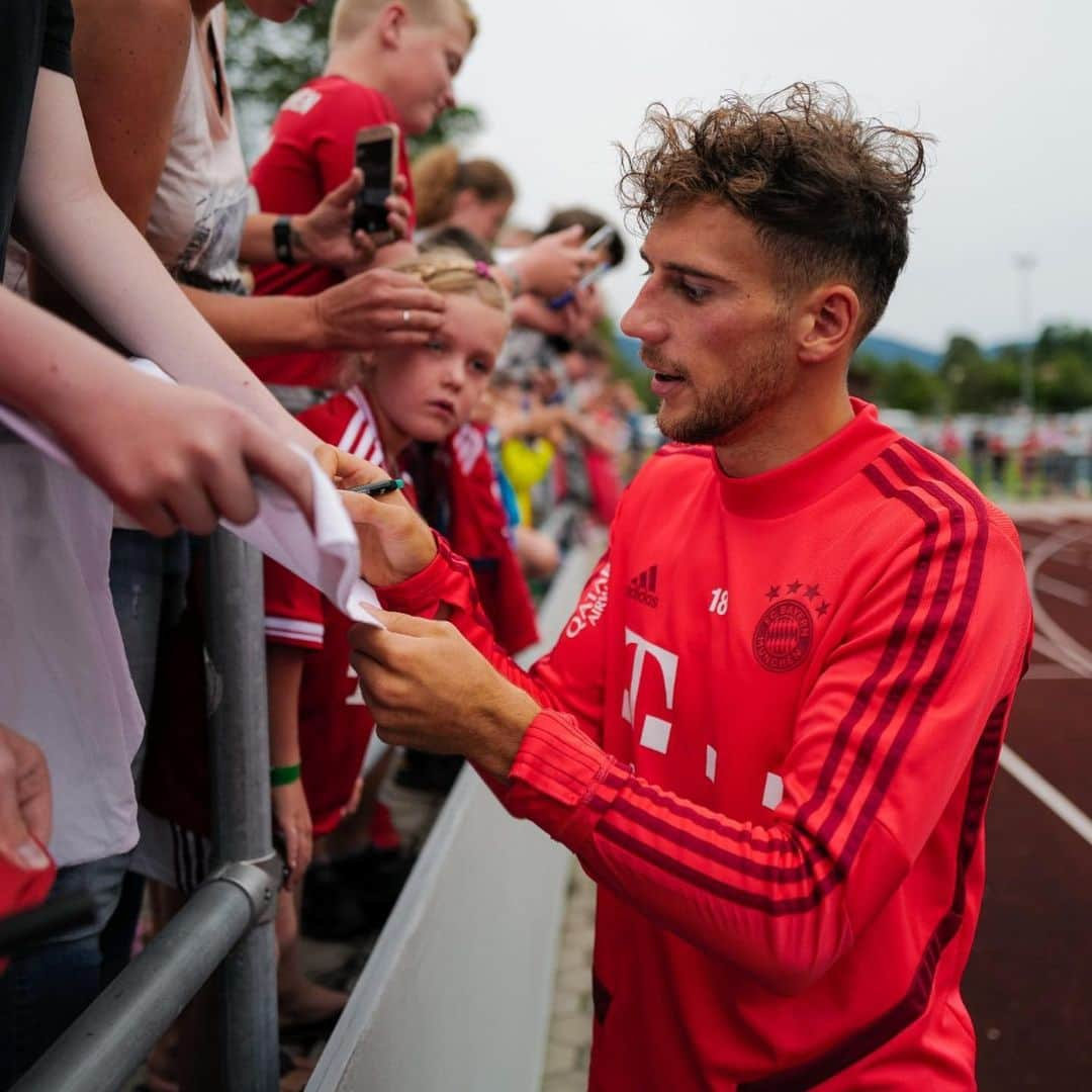 バイエルン・ミュンヘンさんのインスタグラム写真 - (バイエルン・ミュンヘンInstagram)「Servus, @lucashernandez21! 👋😍First day of our training camp at #Tegernsee! 🏔 #FCBayern #MiaSanMia」8月7日 5時07分 - fcbayern