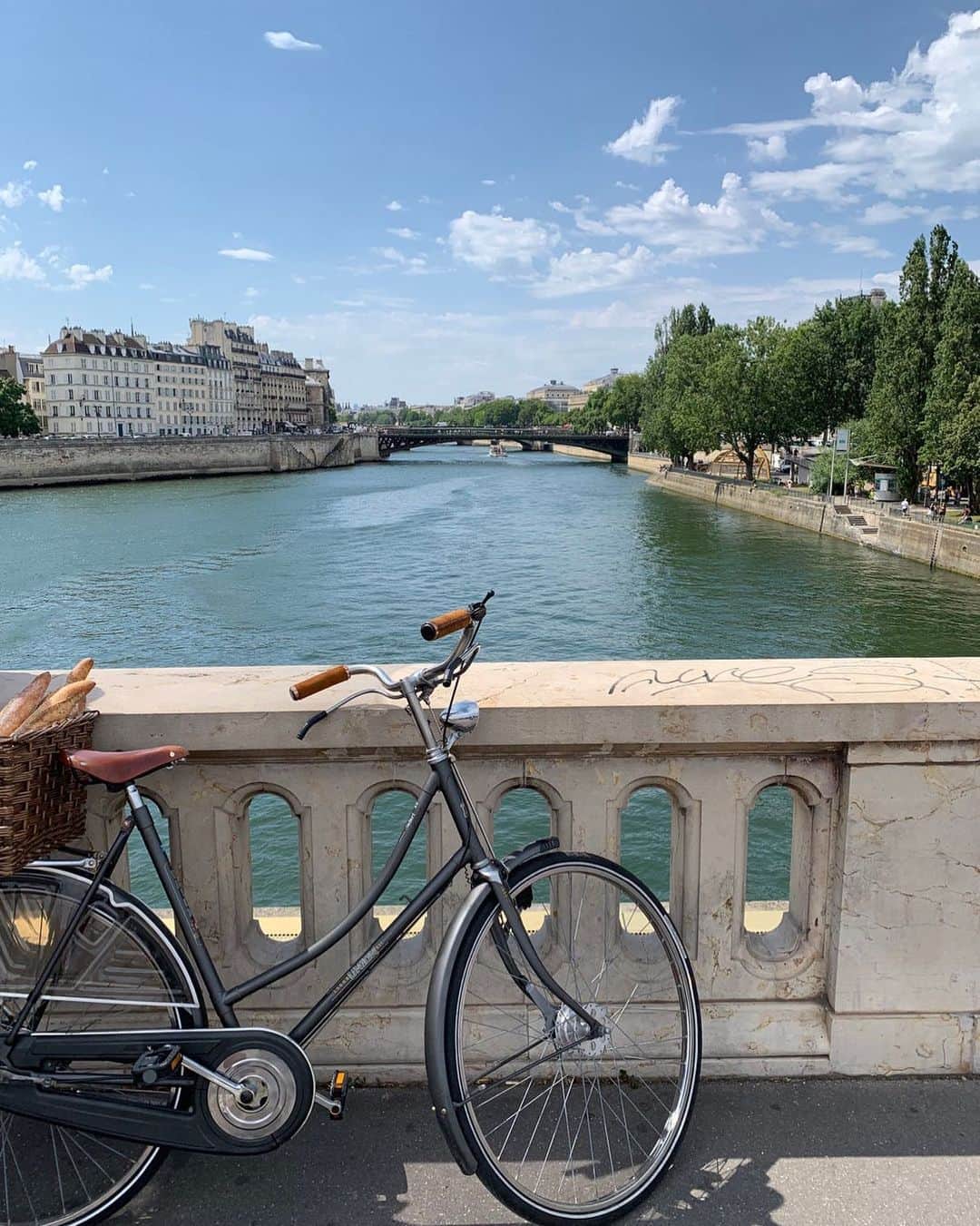 For Love & Lemonsさんのインスタグラム写真 - (For Love & LemonsInstagram)「“To know Paris is to know a great deal.” Check out our insta stories for iPhone wallpaper straight from our adventures in Paris 📲」8月7日 5時18分 - forloveandlemons