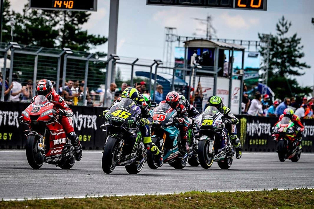 バレンティーノ・ロッシさんのインスタグラム写真 - (バレンティーノ・ロッシInstagram)「Brno Circuit,Czech republic  MotoGP Race 📸 @falex79 @mchphotocz 🎥 by @motogp」8月7日 5時12分 - valeyellow46