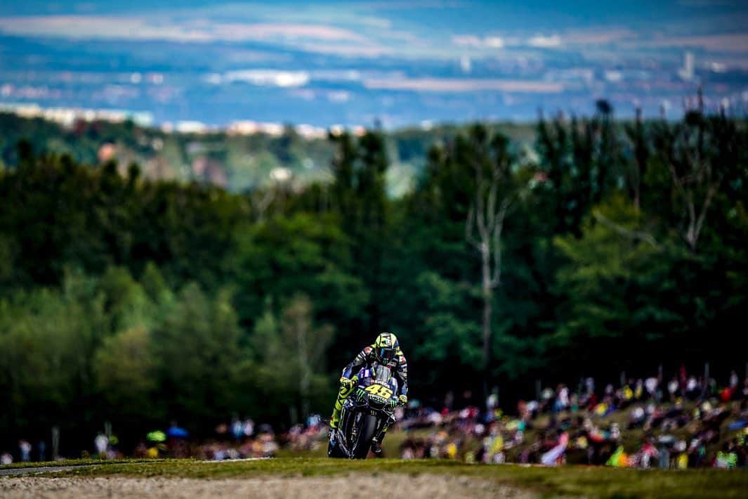 バレンティーノ・ロッシさんのインスタグラム写真 - (バレンティーノ・ロッシInstagram)「Brno Circuit,Czech republic  MotoGP Race 📸 @falex79 @mchphotocz 🎥 by @motogp」8月7日 5時12分 - valeyellow46