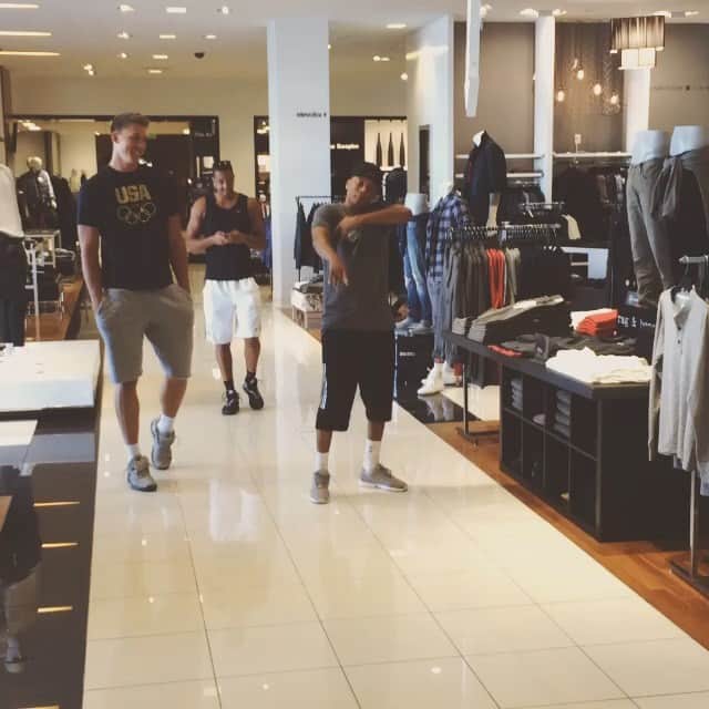 デイミアン・リラードのインスタグラム：「😂😂😂😂😂😂 @timfraz23 #TimFrazierChronicles」