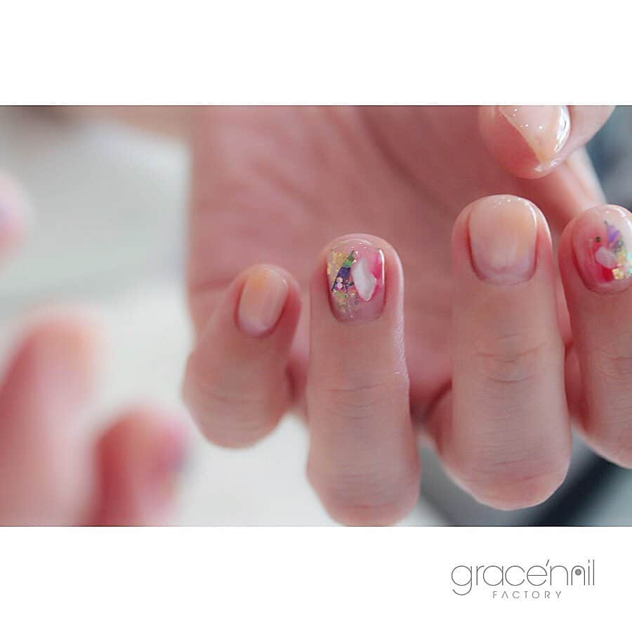 gracenailfactoryさんのインスタグラム写真 - (gracenailfactoryInstagram)「⋰⋰⋰ JUCY . . . #nail #nailsalon #naildesign #nailart #gel #gelart #gelnail #ネイル #ネイルデザイン #ネイルアート #ネイリスト #大阪ネイルサロン #グレースネイルファクトリー  #大人ネイル #人気ネイル #大阪ネイル  #堀江ネイル  #四ツ橋ネイル #シンプルネイル #ショートネイル  #夏ネイル #カジュアルネイル #ニュアンスネイル」8月7日 5時31分 - gracenailfactory